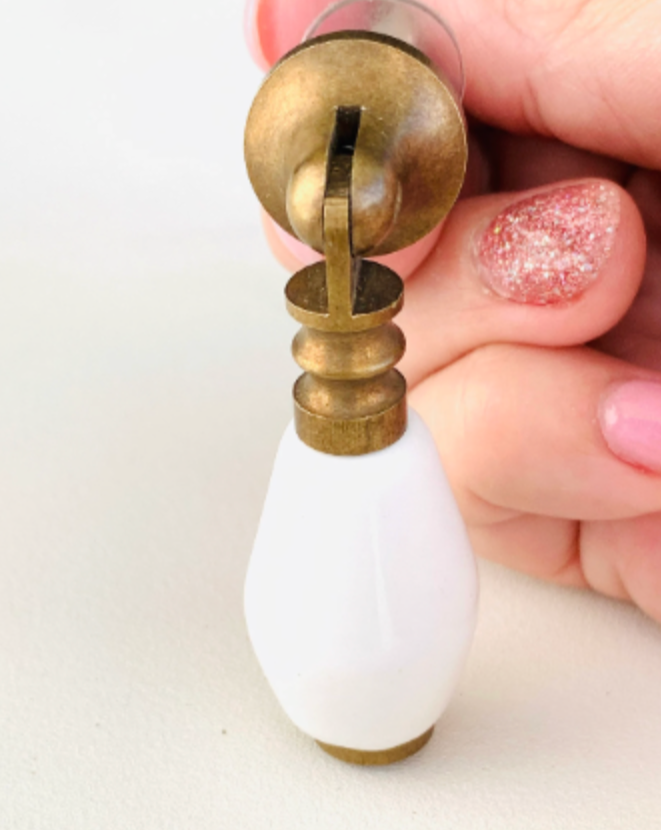 Antique Brass Drop Pull with Solid White Ceramic Detail - Purdy Hardware - Knbos